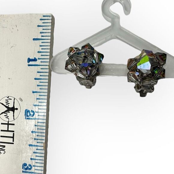 Vintage clear reflective rhinestone cluster clip on earrings - Picture 8 of 8